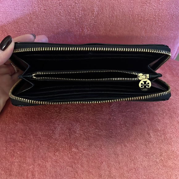 Black Tory Burch wallet - Picture 5 of 5